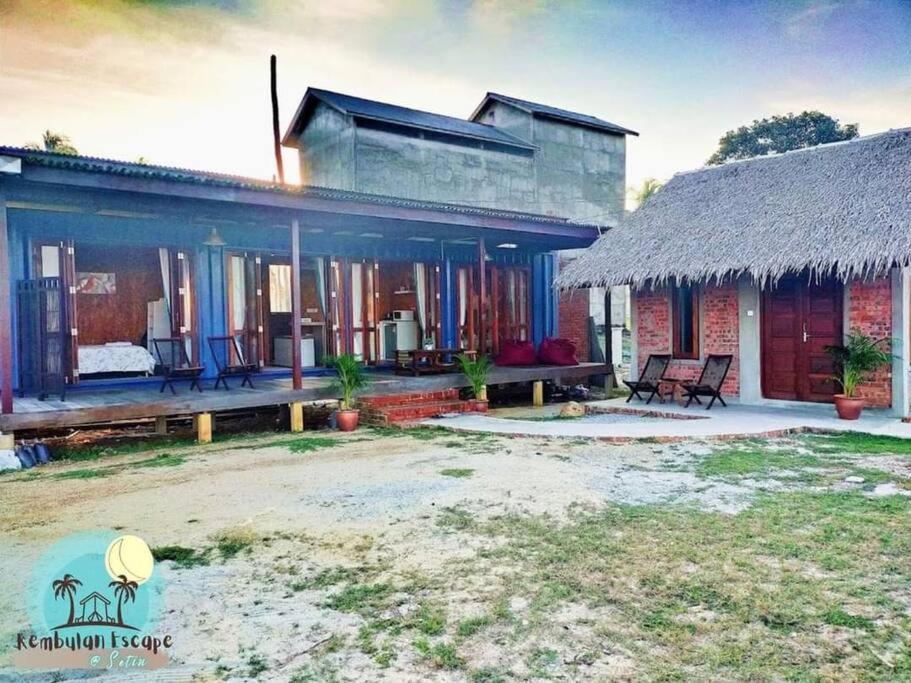 Rembulan Escape - The Container House Villa Kampung Penarik ภายนอก รูปภาพ